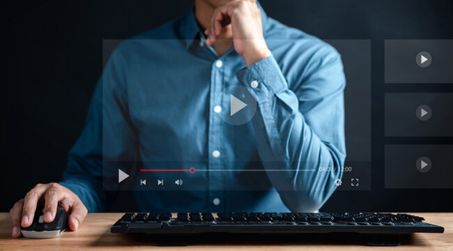 E-learning online class on virtual screen, watching video on internet, webinar online, education on internet, e-learning, learning online with webinar, video tutorial